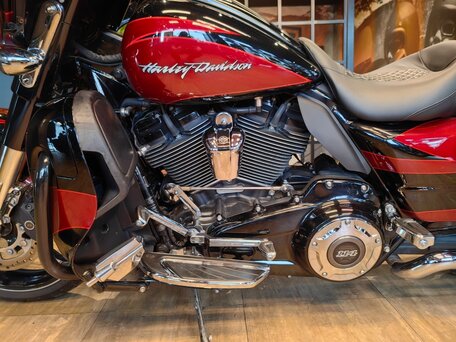 2017 Harley-Davidson CVO Street Glide, пурпурный, 2290000 рублей, вид 2