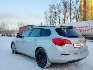 2012 Opel Astra J Рестайлинг, серебристый, 749000 рублей, вид 4