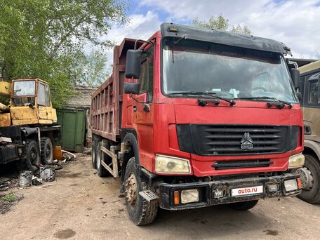 2012 Sinotruk Howo HW76, красный, 1600000 рублей, вид 4