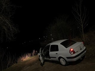 2004 Renault Symbol I Рестайлинг, белый, 150000 рублей, вид 3