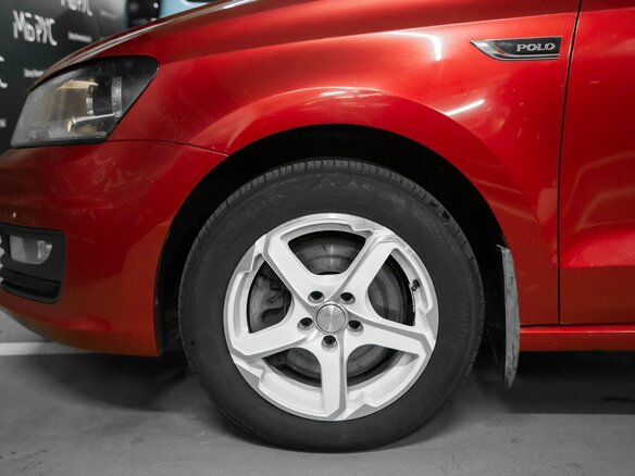 2016 Volkswagen Polo V Рестайлинг, красный - вид 18