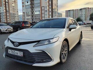 2021 Toyota Camry VIII (XV70) Рестайлинг, белый, 4000000 рублей, вид 1