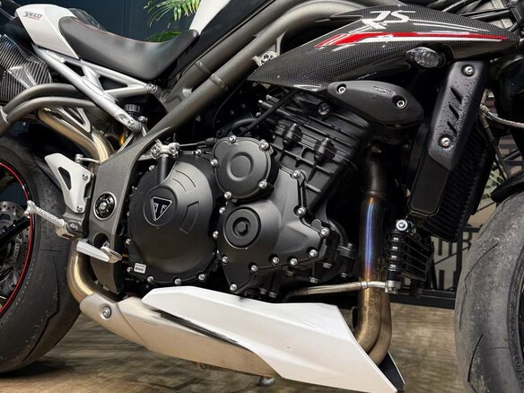 2019 Triumph Speed Triple, белый, 1250000 рублей - вид 14