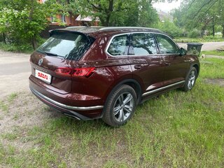 2019 Volkswagen Touareg III, пурпурный, 4799000 рублей, вид 4