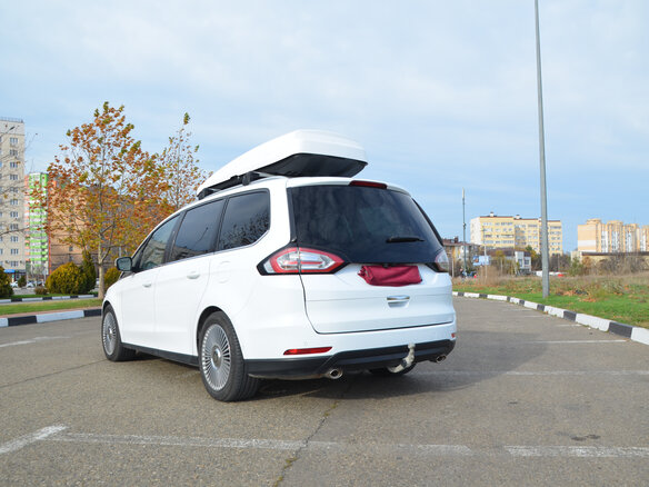 2017 Ford Galaxy III, белый, 4000000 рублей - вид 4