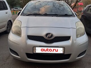 2010 Toyota Vitz II (XP90), серебристый, 650000 рублей, вид 1