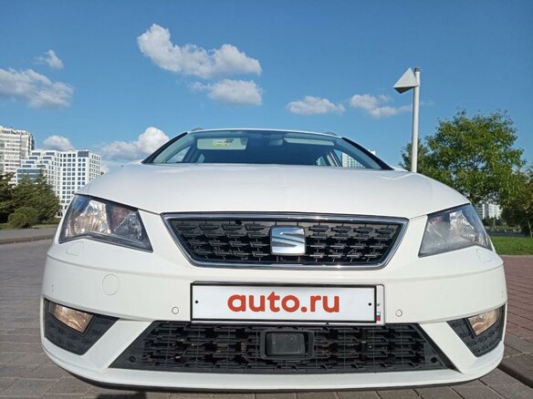 2019 SEAT Leon III Рестайлинг, белый, 1400000 рублей - вид 1