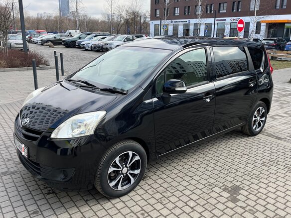 2009 Toyota Passo Sette, чёрный, 710000 рублей - вид 1