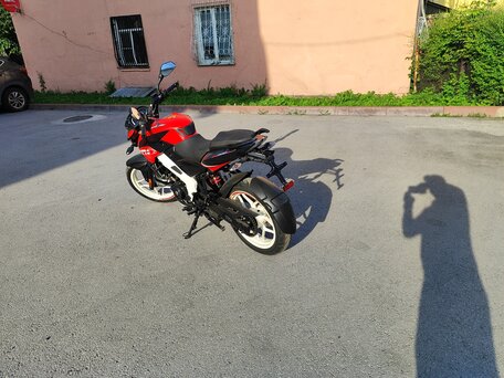 2021 Bajaj Pulsar NS 200, красный, 255000 рублей, вид 4