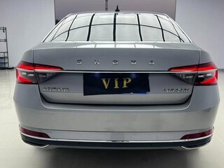 2022 Skoda Superb III Рестайлинг, серебристый, 1940000 рублей, вид 3