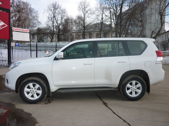 2012 Toyota Land Cruiser Prado 150 Series, белый - вид 2