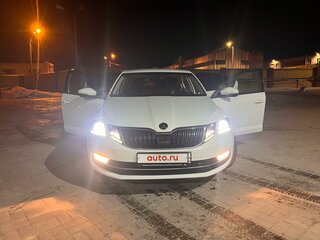 2018 Skoda Octavia III (A7) Рестайлинг, белый, 1155000 рублей, вид 4