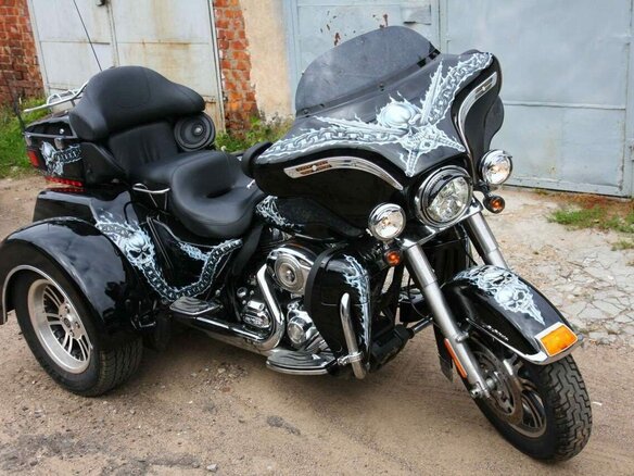 2011 Harley-Davidson CVO Tri Glide, чёрный, 3000000 рублей