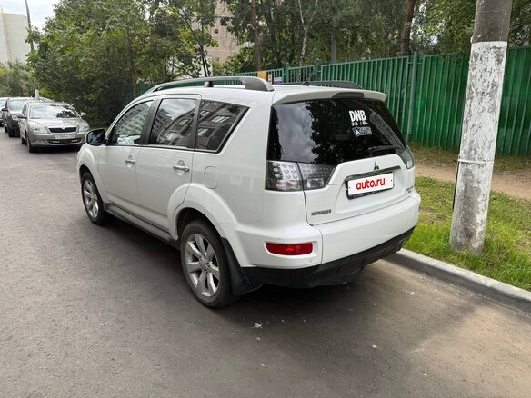 2011 Mitsubishi Outlander II Рестайлинг, белый, 1200000 рублей - вид 7