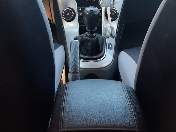 2012 Chevrolet Cruze I, чёрный, 600000 рублей - вид 11