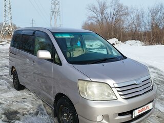 2002 Toyota Noah I (R60), серый, 650000 рублей, вид 2