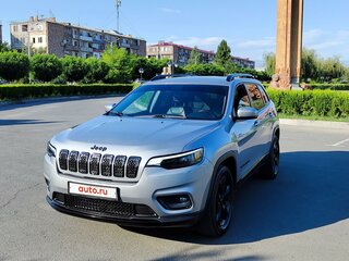 2020 Jeep Cherokee V (KL) Рестайлинг, серебристый, 2450000 рублей, вид 3