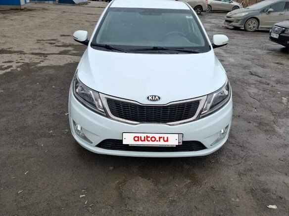 2013 Kia Rio 5-speed III, белый, 1000000 рублей - вид 2