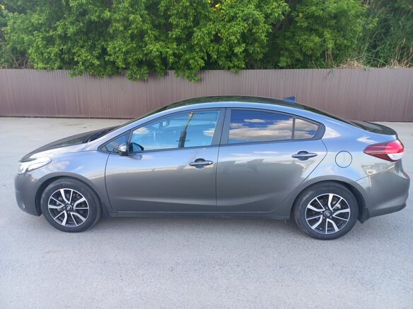 2019 Kia Cerato III Рестайлинг (Classic), серый, 1850000 рублей - вид 2
