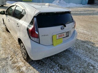 2017 Toyota Aqua I Рестайлинг 2, белый, 1100000 рублей, вид 3