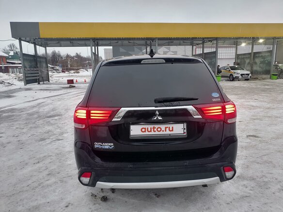 2017 Mitsubishi Outlander PHEV III Рестайлинг 2, чёрный, 2600000 рублей - вид 16