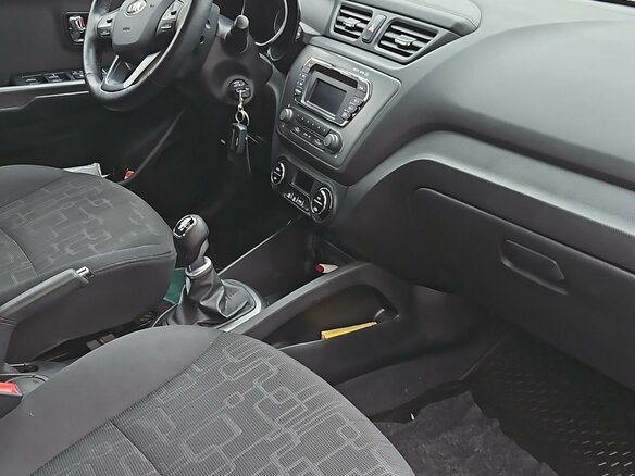 2013 Kia Rio 5-speed III, белый, 1000000 рублей - вид 14