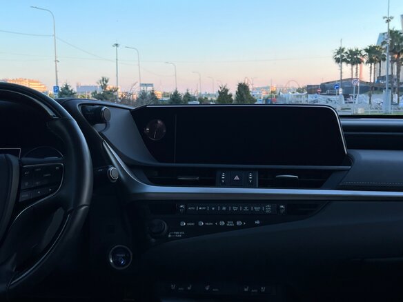 2019 Lexus ES 300h VII, серый, 4500000 рублей - вид 17
