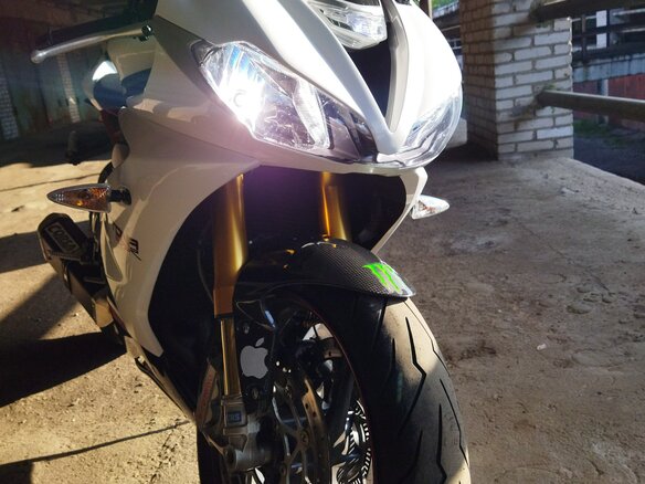 2010 Triumph Daytona 675, белый, 849000 рублей - вид 29