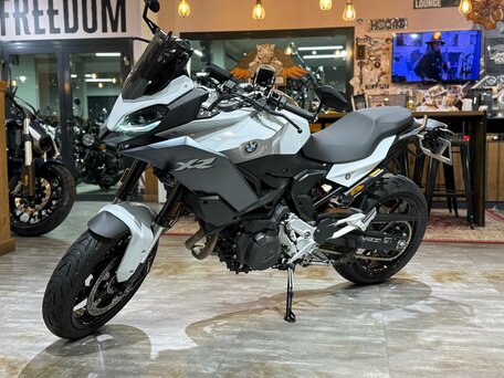 2024 BMW F 900 XR, белый, 1450000 рублей, вид 4