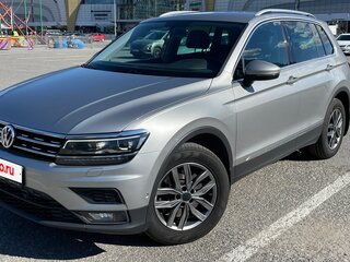 2018 Volkswagen Tiguan II, серебристый, 2650000 рублей, вид 1