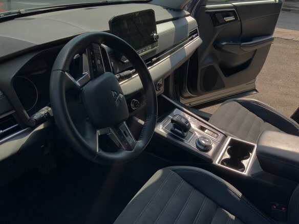 2021 Mitsubishi Outlander IV, серый, 3300000 рублей - вид 6