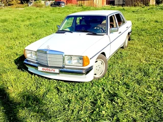 1979 Mercedes-Benz W123 220, белый, 900000 рублей, вид 2