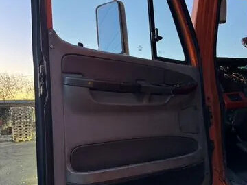 2002 Freightliner Century Class, оранжевый, 2850000 рублей, вид 2