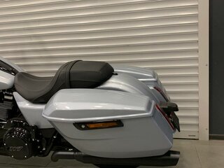 2024 Harley-Davidson Road Glide, серебристый, 3200000 рублей, вид 3