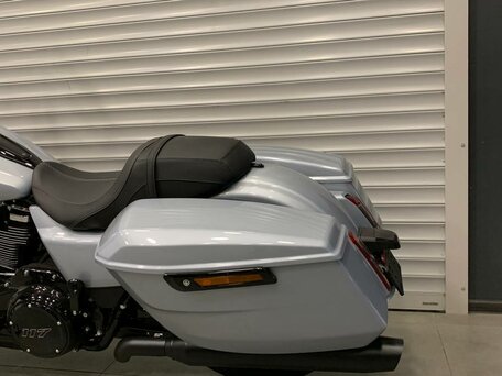 2024 Harley-Davidson Road Glide, серебристый, 3200000 рублей, вид 3