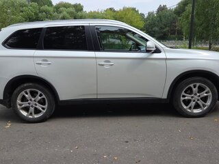 2014 Mitsubishi Outlander III Рестайлинг, белый, 1450000 рублей, вид 5