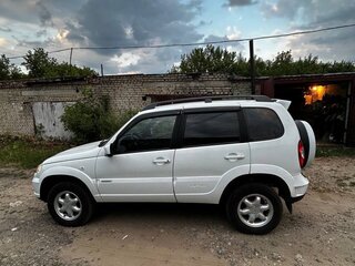 2012 Chevrolet Niva I Рестайлинг, белый, 680000 рублей, вид 4