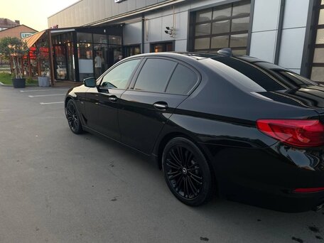 2017 BMW 5 серии 530d xDrive VII (G30/G31/G38), чёрный, 3700000 рублей, вид 5