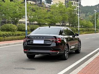 2023 Skoda Superb III Рестайлинг, чёрный, 2260000 рублей, вид 2