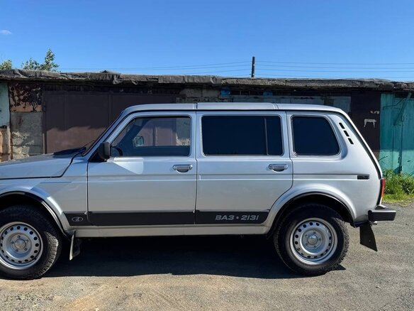 2010 Lada (ВАЗ) 2131 (4x4) I, серебристый, 800000 рублей - вид 3