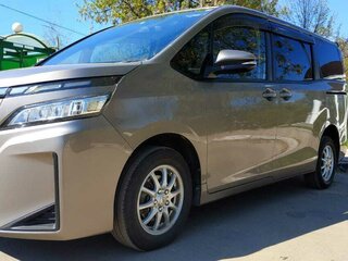 2017 Toyota Voxy III (R80) Рестайлинг, серый, 2680000 рублей, вид 1