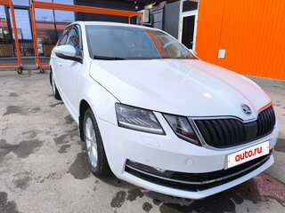2017 Skoda Octavia III (A7) Рестайлинг, белый, 1650000 рублей, вид 1