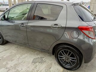 2012 Toyota Vitz III (XP130), серый, 780000 рублей, вид 2