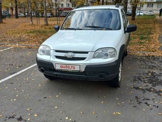 2015 Chevrolet Niva I Рестайлинг, белый, 550000 рублей, вид 1