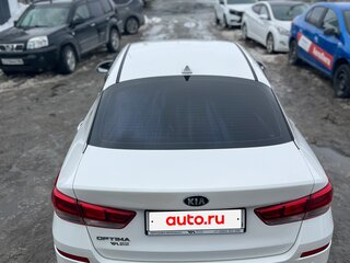 2019 Kia Optima IV Рестайлинг, белый, 1900000 рублей, вид 3