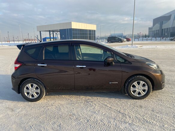 2017 Nissan Note e-Power II Рестайлинг, коричневый, 1280000 рублей - вид 3