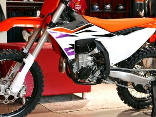 2024 KTM 250 SX F, красный, 1259900 рублей, вид 4