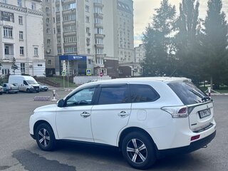 2012 Mitsubishi Outlander III, белый, 1400000 рублей, вид 5