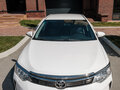 2015 Toyota Camry VII (XV50) Рестайлинг, белый, 2250000 рублей