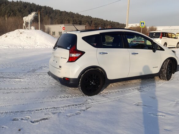 2018 Nissan Note e-Power II Рестайлинг, белый, 1550000 рублей - вид 4